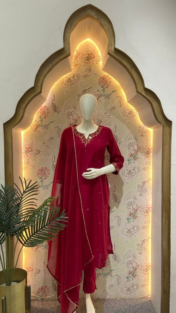 Chanderi Slitted Kurti Set