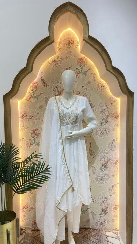 White Embroidered Ethnic Kurta